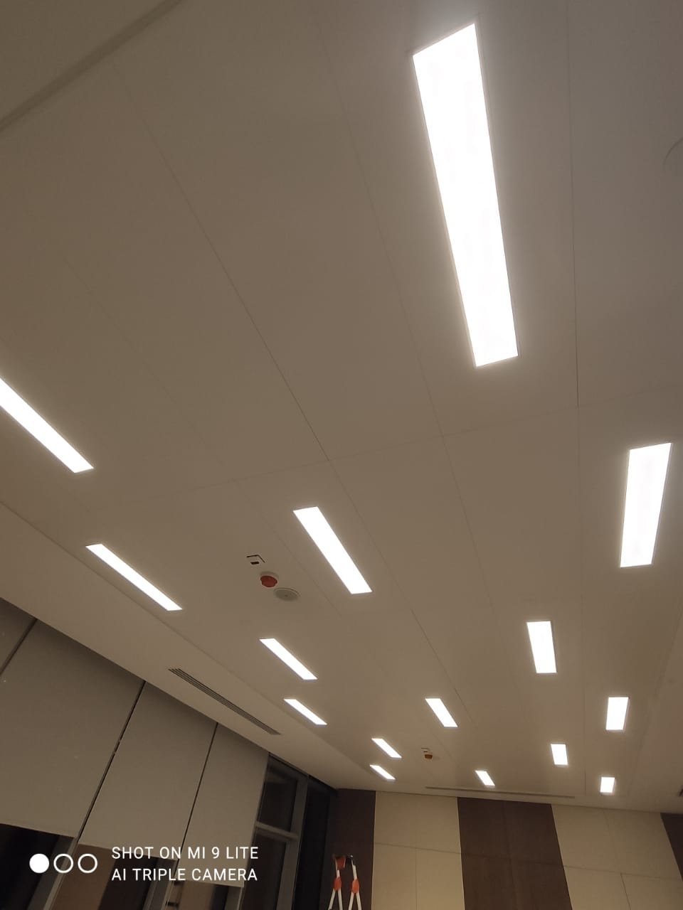 Ofisdə panel işıqlandırma işi